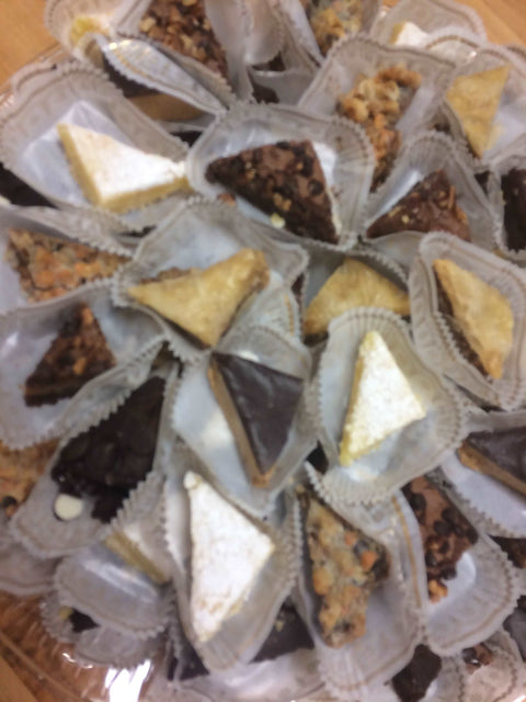 Tray - Brownies and Bars Cut into triangle squares with wrapper - Large